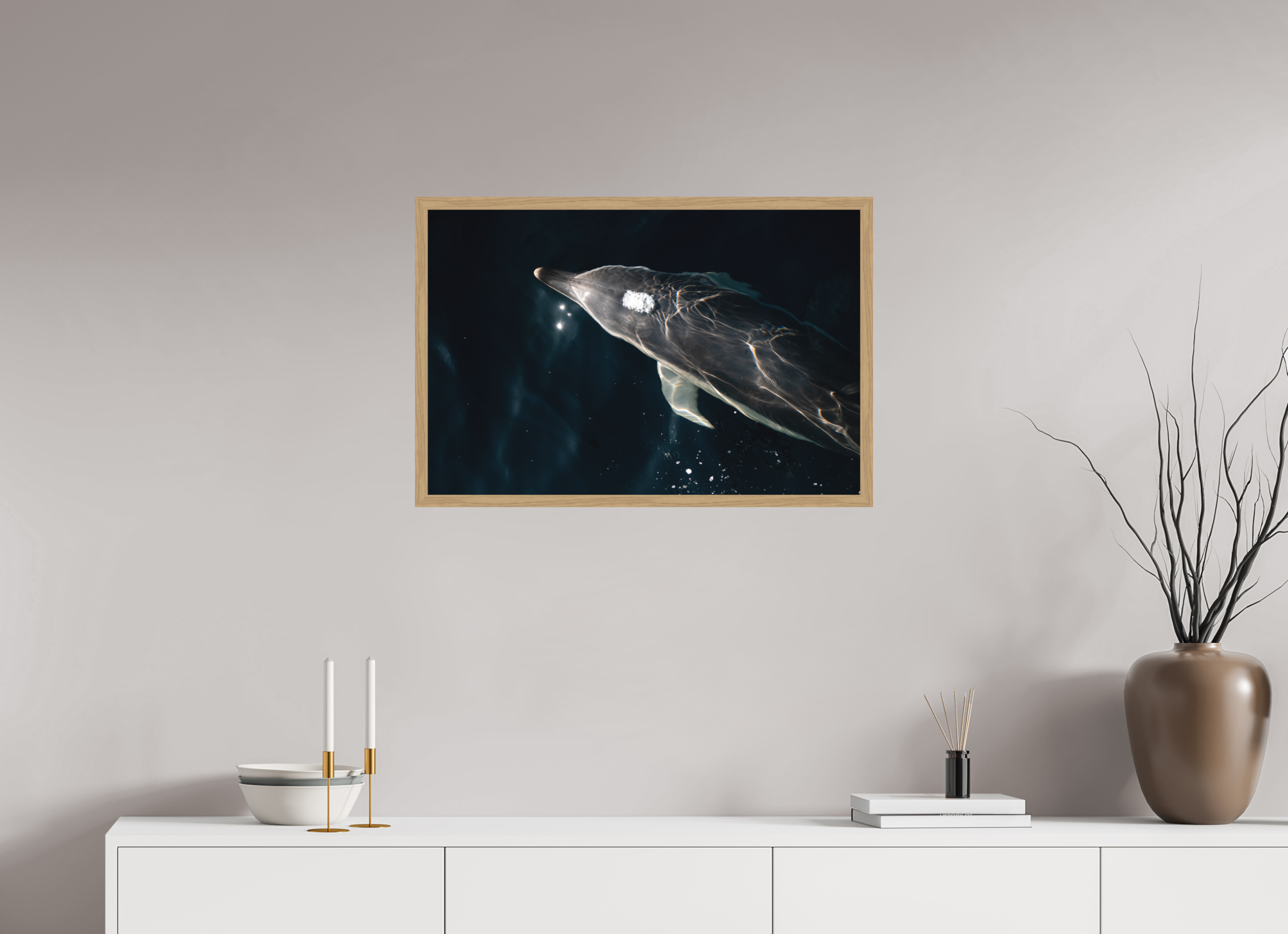 75 x 50 cm, Impression Fine Art encadrée en chêne naturel - mat Dauphin joueur