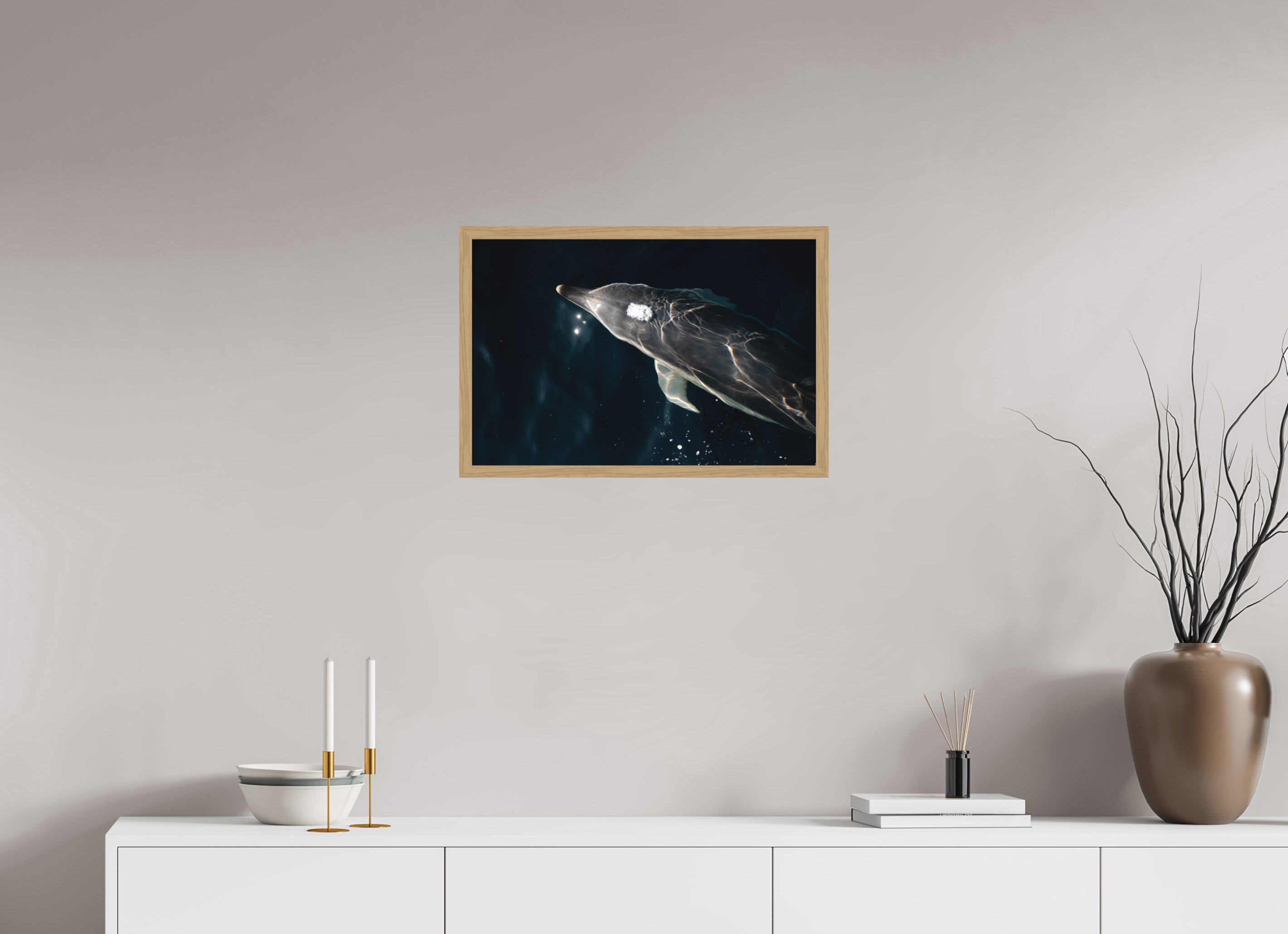 60 x 40 cm, Impression Fine Art encadrée en chêne naturel - mat Dauphin joueur