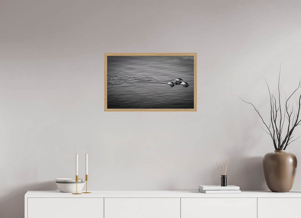 64,6 x 40 cm, Impression Fine Art encadrée en chêne naturel - mat Liberté synchronisée