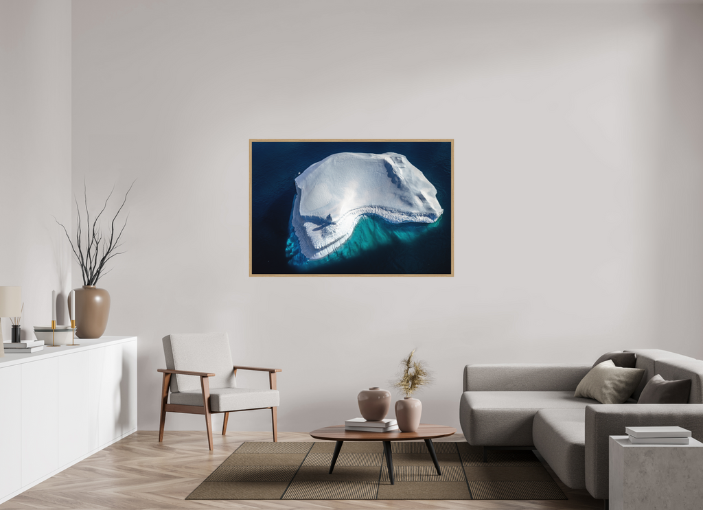 150 x 100 cm, Impression Fine Art encadrée en chêne naturel - mat Le colosse silencieux